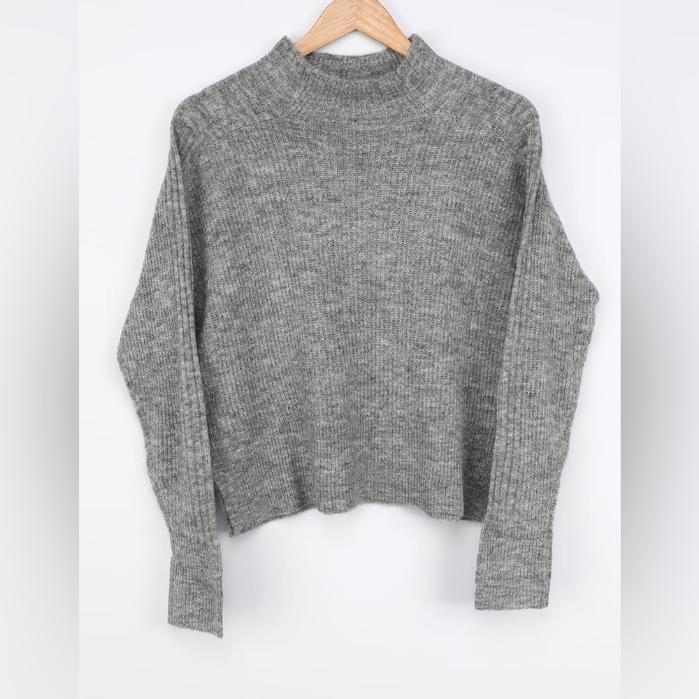 Lulus grey sweater, size small, never worn